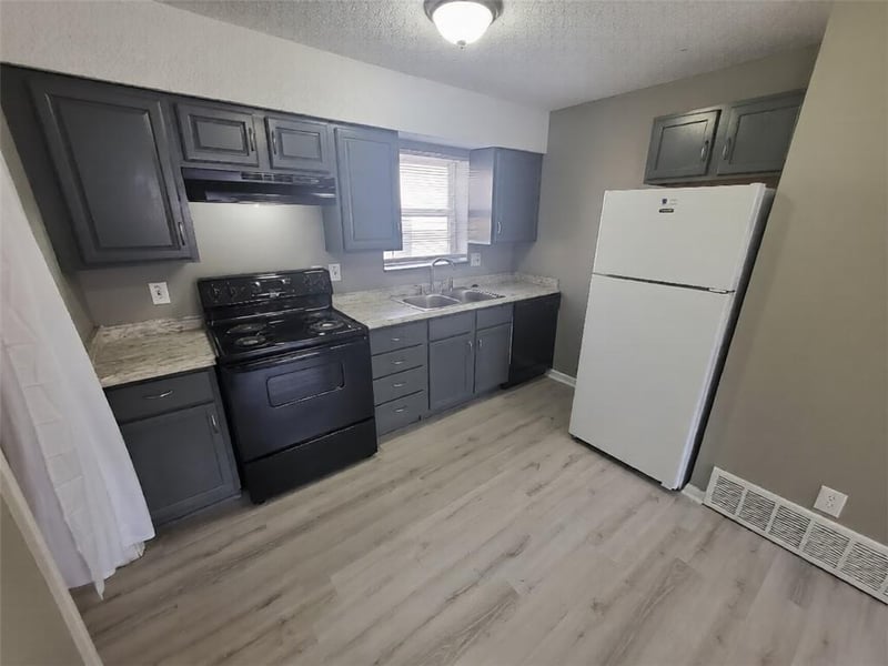 8201 Spring Valley Rd, Belton, MO 64012