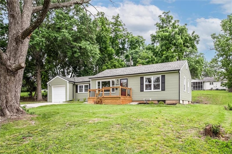 6615 Fairway Dr, Kansas City, MO 64129