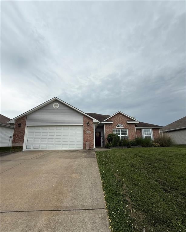 732 Iron Horse Dr, Warrensburg, MO 64093