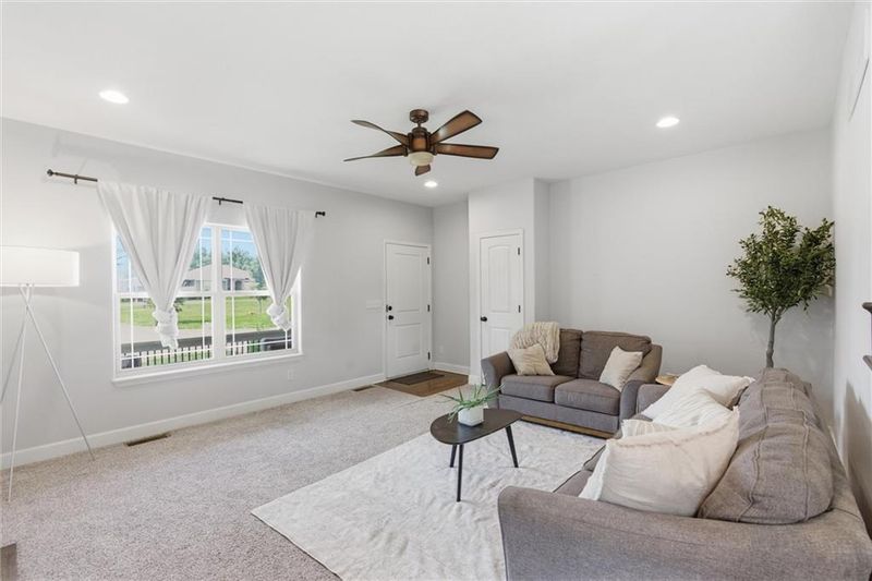 12617 Charlotte St, Kansas City, MO 64146