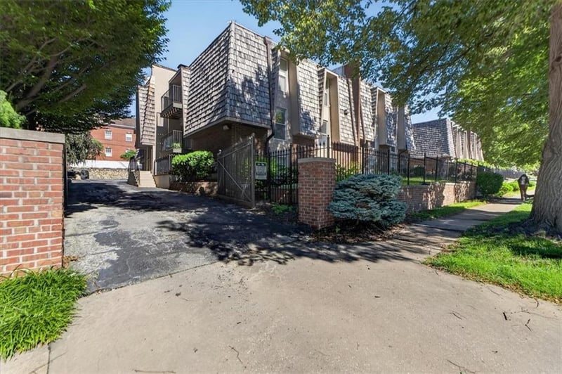 3608 Gillham Rd #26, Kansas City, MO 64111