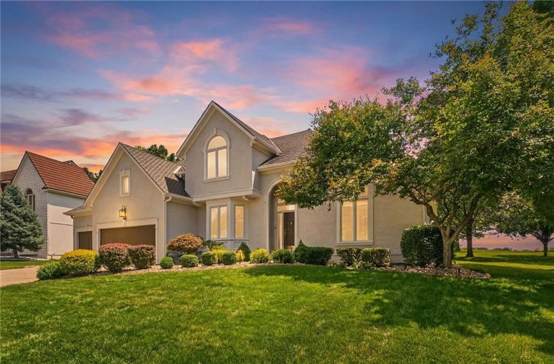 9608 Falcon Ridge Dr, Lenexa, KS 66220