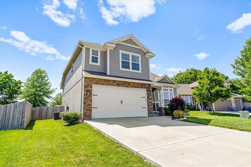 806 154th Cir, Basehor, KS 66007