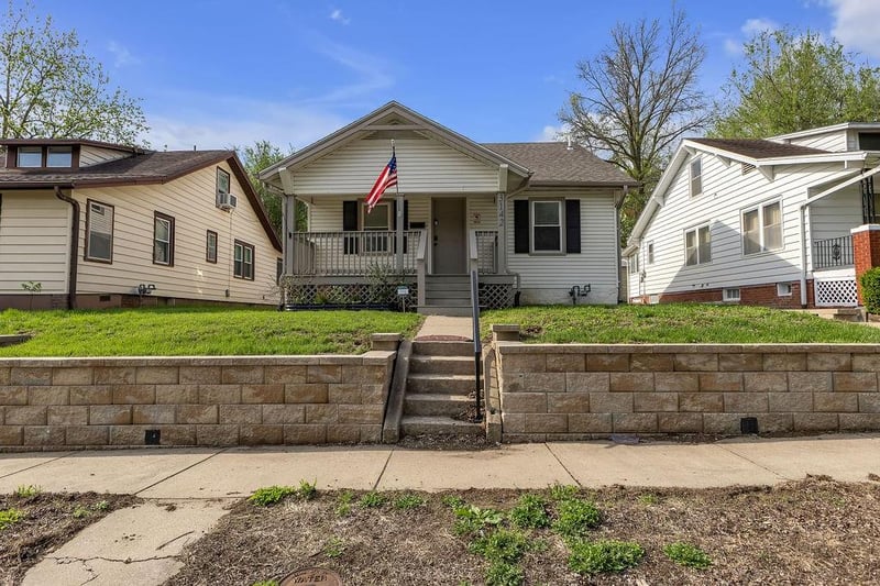3142 Felix St, St Joseph, MO 64501