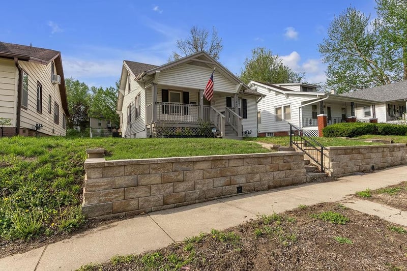 3142 Felix St, St Joseph, MO 64501