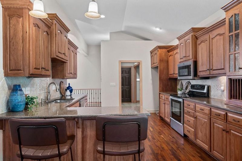 971 E 121st Ter, Olathe, KS 66061