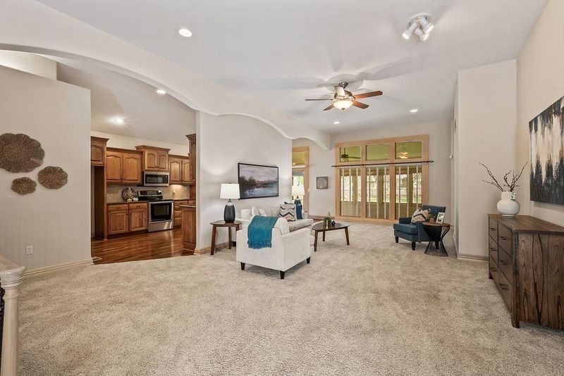 971 E 121st Ter, Olathe, KS 66061
