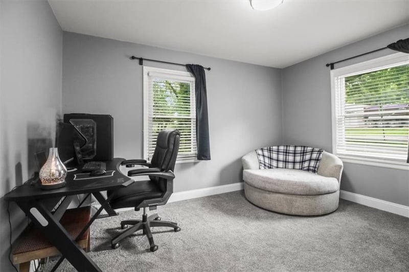 8958 E 55th St, Raytown, MO 64133