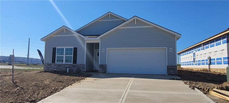 36425 W 102nd Pl, De Soto, KS 66018