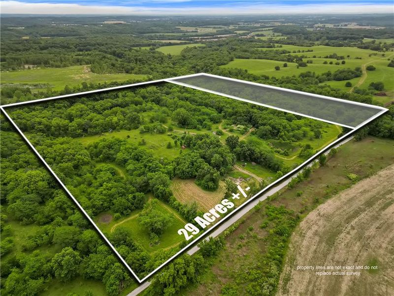 Maddux Rd, Rayville, MO 64084