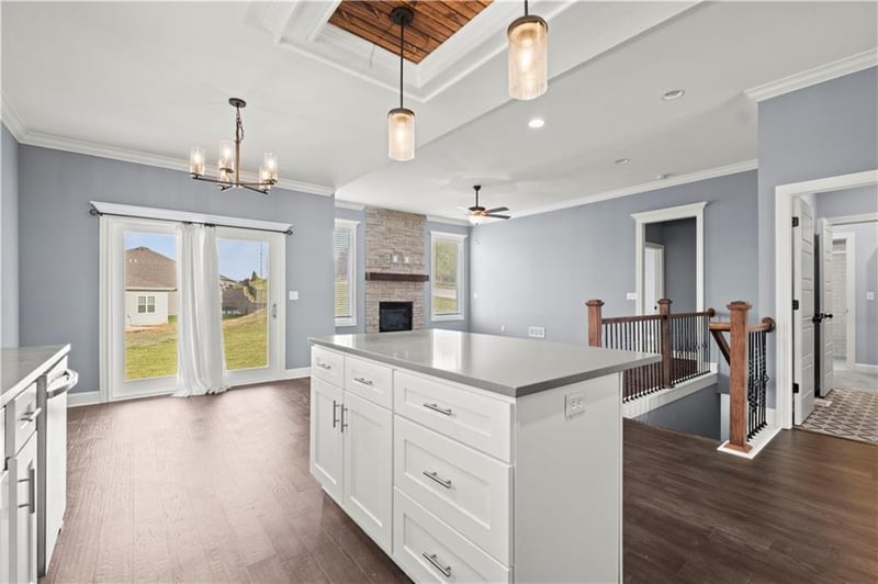 15300 Jessica St, Parkville, MO 64152