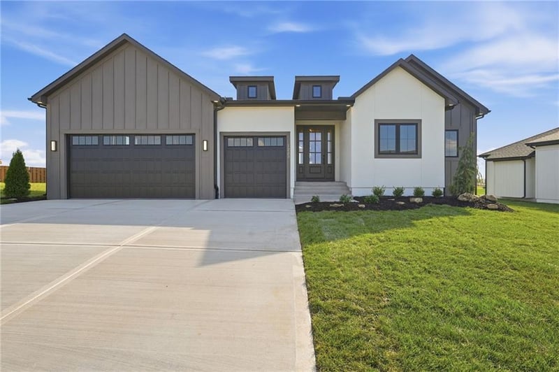 1223 Larkspur Pl, Raymore, MO 64083