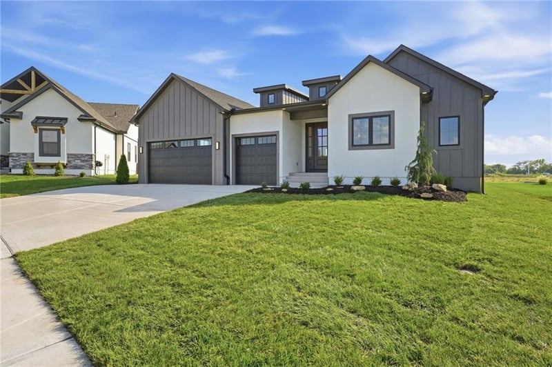 1223 Larkspur Pl, Raymore, MO 64083