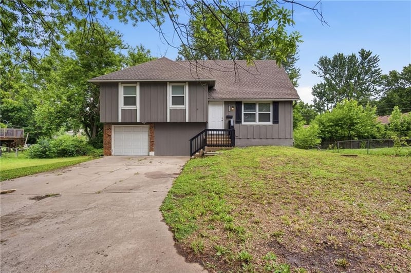 8909 Stark Ave, Kansas City, MO 64138