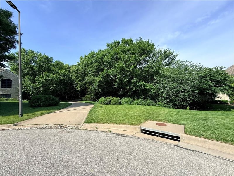 1825 Castle Pine Ct, Lawrence, KS 66047