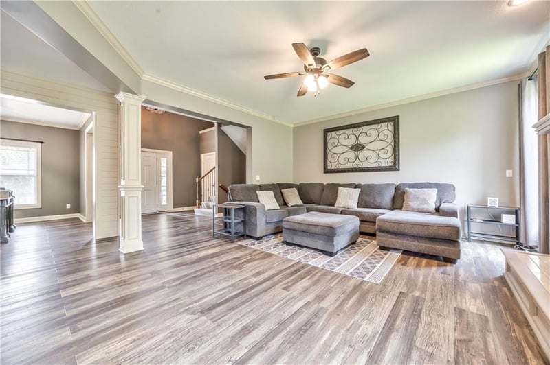 24020 W 80th St, Lenexa, KS 66227