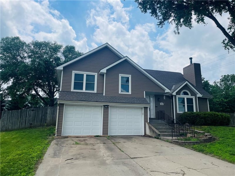 933 Park Ave, Leavenworth, KS 66048