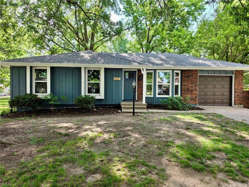 302 NE Corder St, Lee's Summit, MO 64063