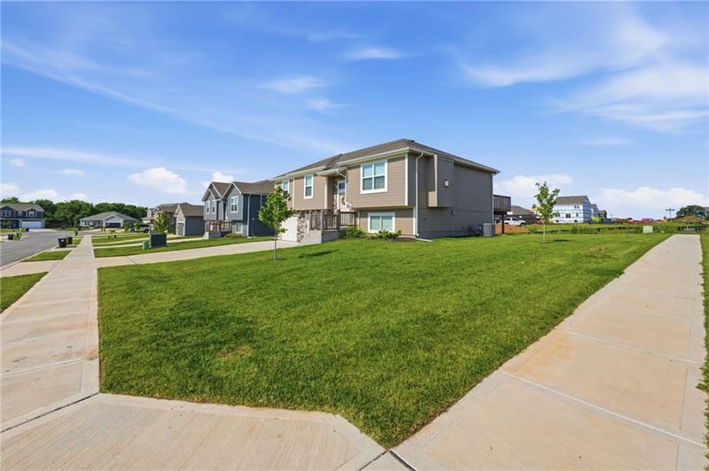 700 Summer Dawn Cir, Belton, MO 64012