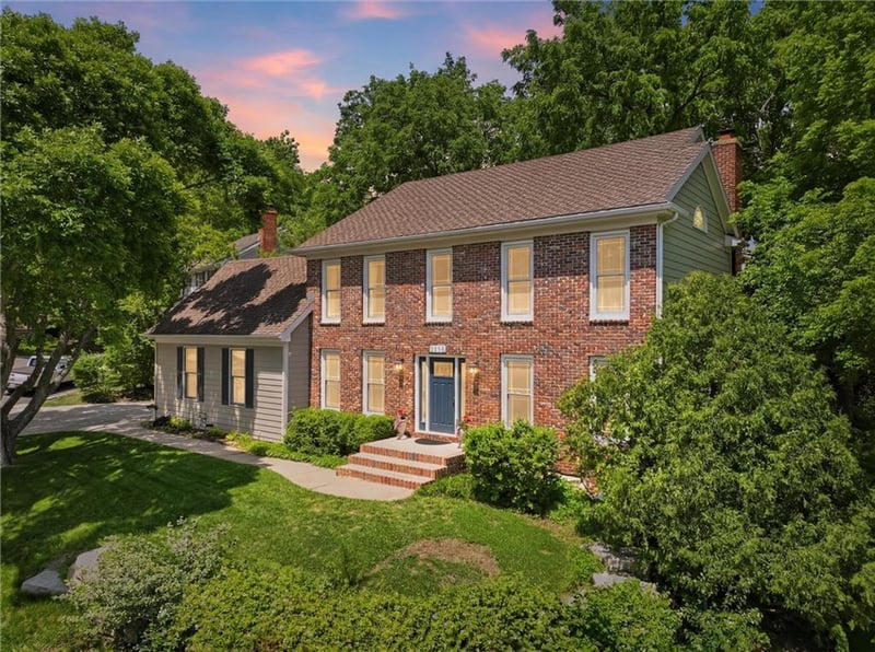 1117 Williamsburg Ct, Lawrence, KS 66049