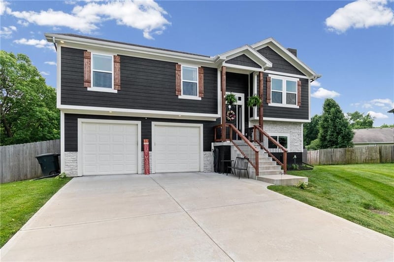 613 Dolinger Ct, Trimble, MO 64492