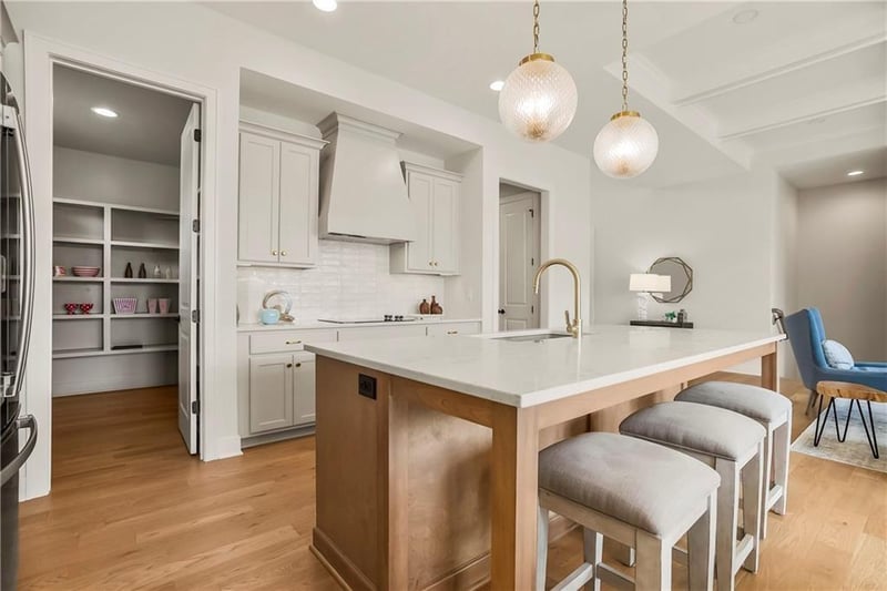 15837 Buena Vista St, Overland Park, KS 66224