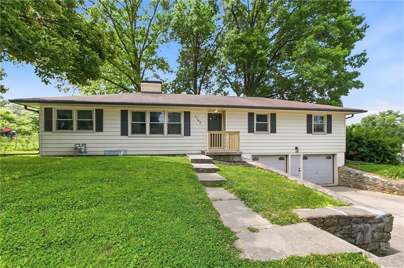 7745 Yecker Ave, Kansas City, KS 66109