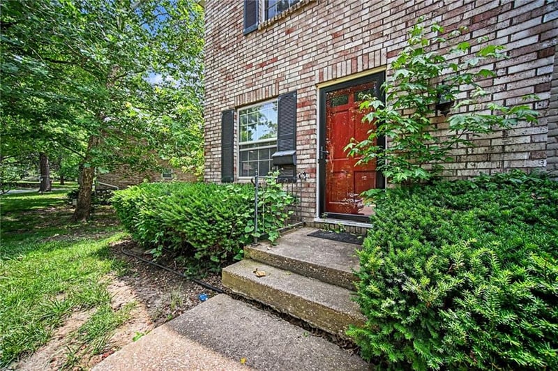 8017 E 88th St, Kansas City, MO 64138