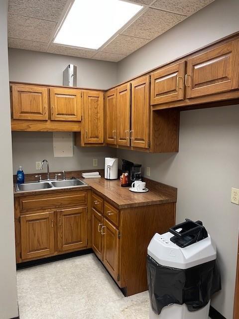 1007 E Saint Maartens Dr, St Joseph, MO 64506