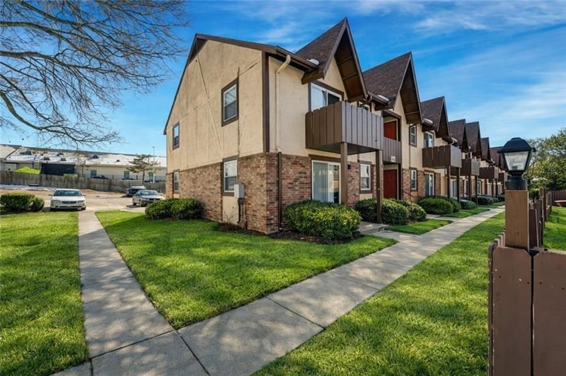 6228 Robinson St #4, Overland Park, KS 66202