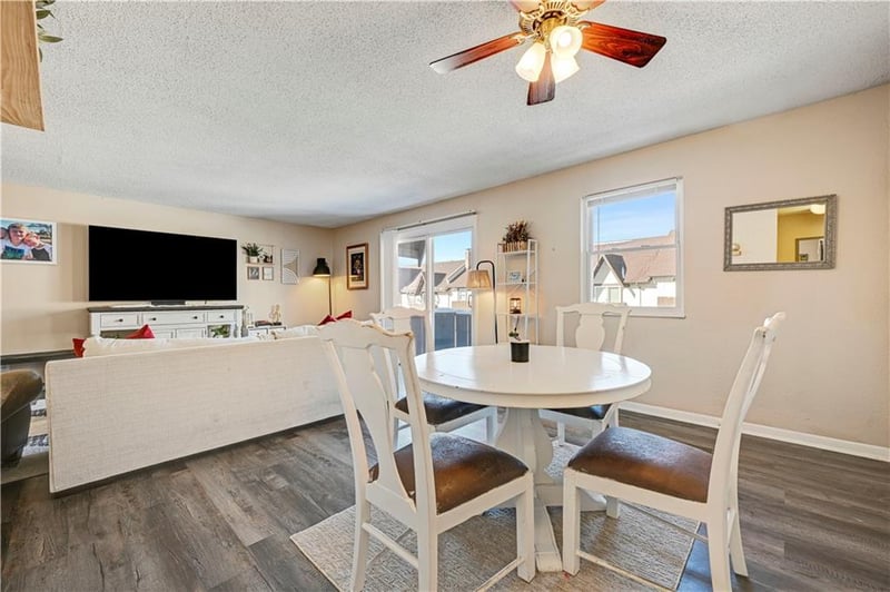 6228 Robinson St #4, Overland Park, KS 66202