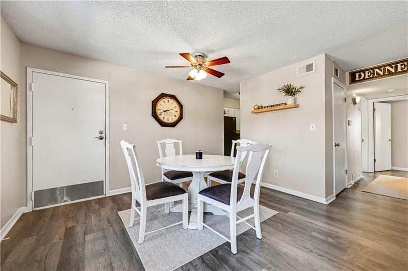 6228 Robinson St #4, Overland Park, KS 66202