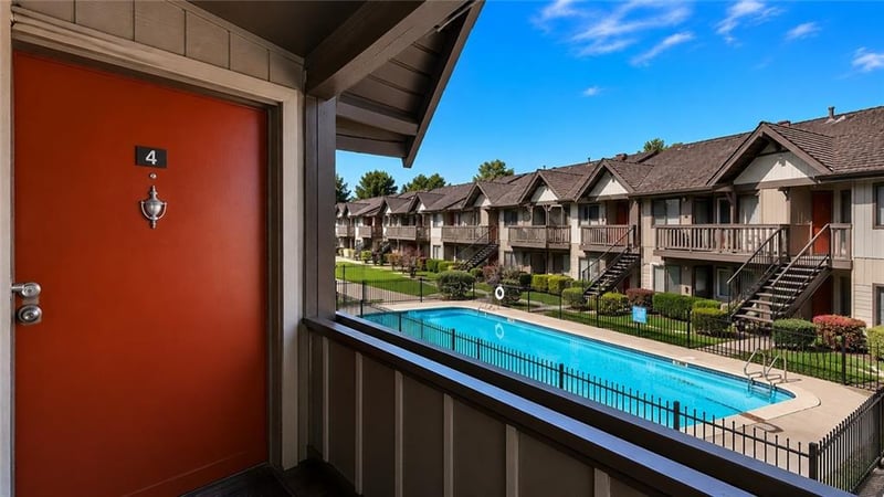 6228 Robinson St #4, Overland Park, KS 66202