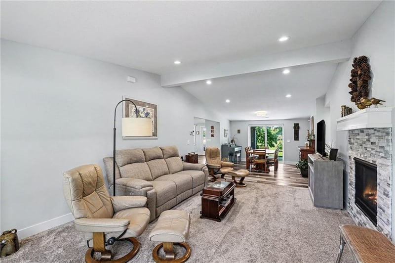 16985 Evans Rd, Basehor, KS 66007