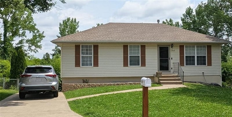 19218 Ponca Dr, Independence, MO 64056
