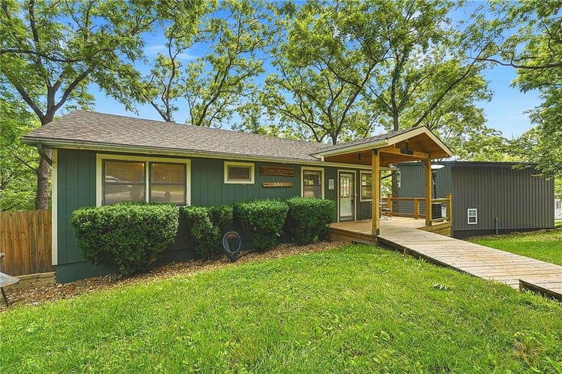 321 W Sugar Lake Dr, Mound City, KS 66056