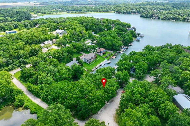 321 W Sugar Lake Dr, Mound City, KS 66056