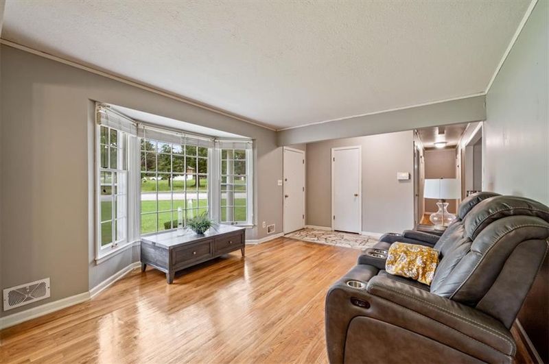 8701 Evanston Ave, Raytown, MO 64138