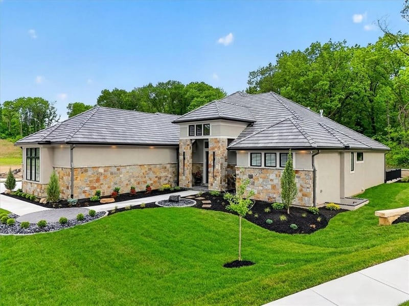 8612 Westridge Ct, Parkville, MO 64152