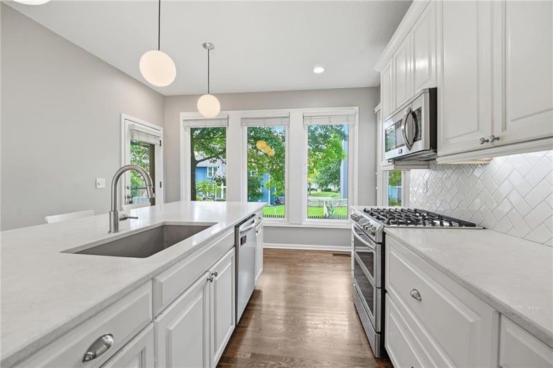 5210 W 157th Ter, Overland Park, KS 66224