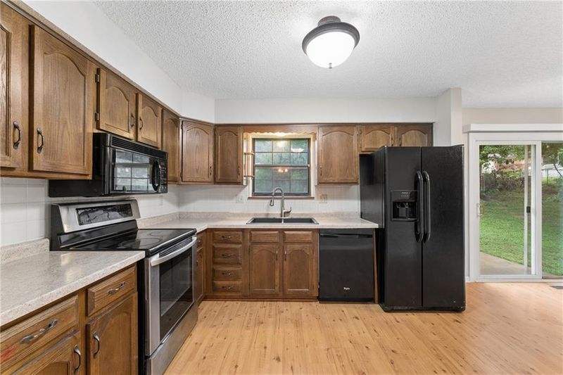 19208 E 12th Street North Ct, Independence, MO 64056