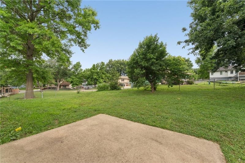 19208 E 12th Street North Ct, Independence, MO 64056