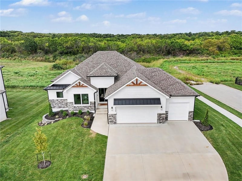 3116 SW Summit View Trl, Lee's Summit, MO 64082
