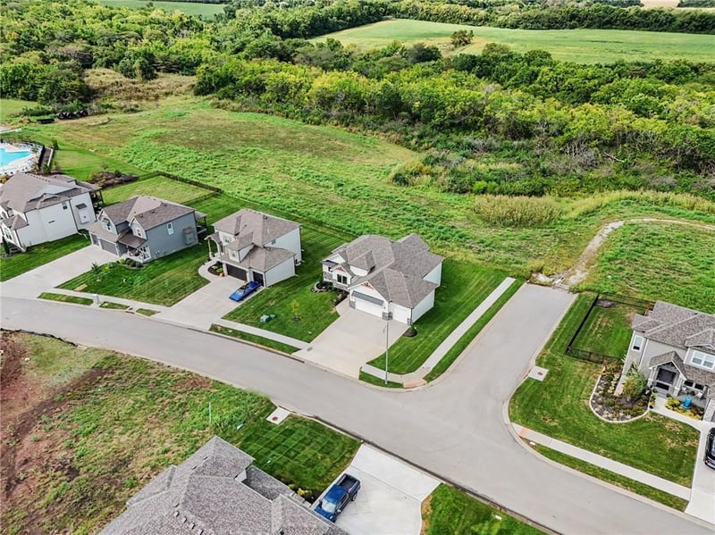 3116 SW Summit View Trl, Lee's Summit, MO 64082