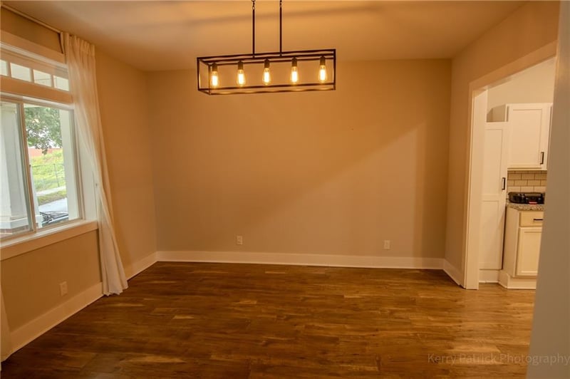 2904 Charles St, St Joseph, MO 64501