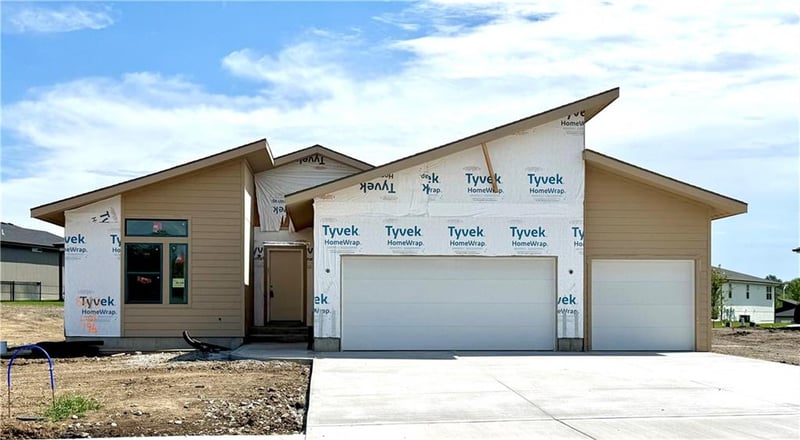 8413 NW 90th Ter, Kansas City, MO 64153