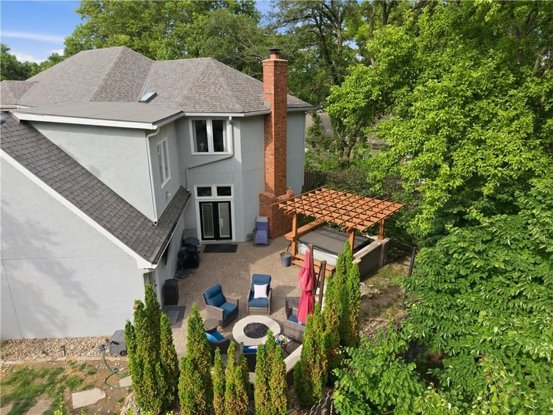 7505 El Monte Cir, Prairie Village, KS 66208