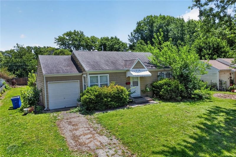 8219 Woodward St, Overland Park, KS 66204