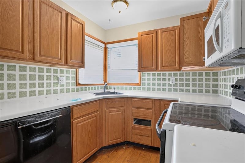 8219 Woodward St, Overland Park, KS 66204