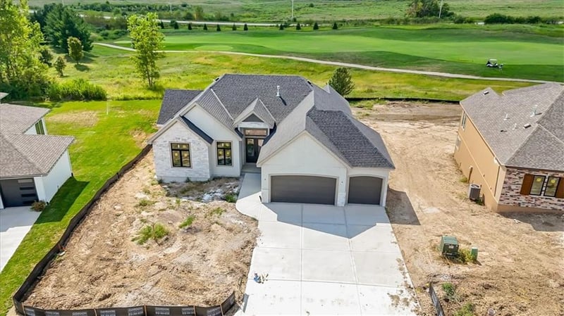 4410 Tee Box Dr, Basehor, KS 66007